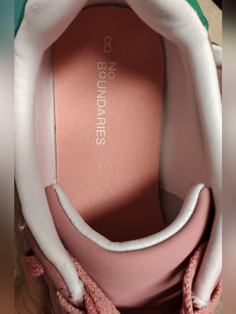 No Boundaries Nearly New Athletic Shoe Size 8 - Picture 7 of 7